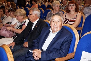 Оренбуржье чествует строителей